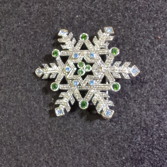 Vintage Trifari Silver Tone Crystal Snowflake Pin/Brooch Unmarked EUC - Picture 5 of 14